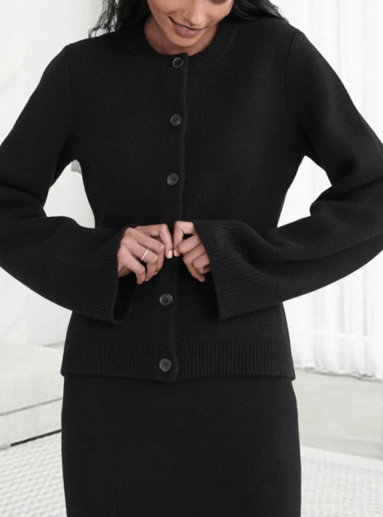 Klassische Damen-Strickjacke mit Knopfleiste