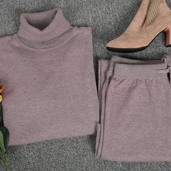 Rollkragenpullover und Hosen-Set für Damen