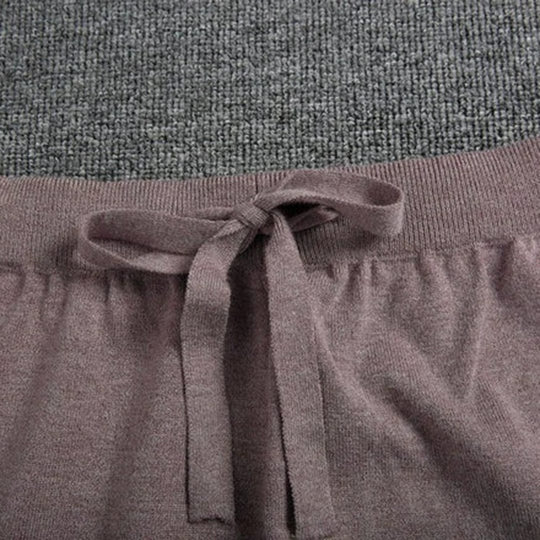 Rollkragenpullover und Hosen-Set für Damen