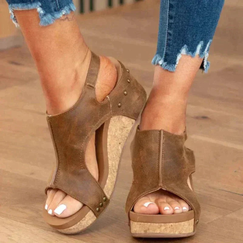 Orthopädische Leder Damen Sandale mit Keilabsatz und Komfortfußbett