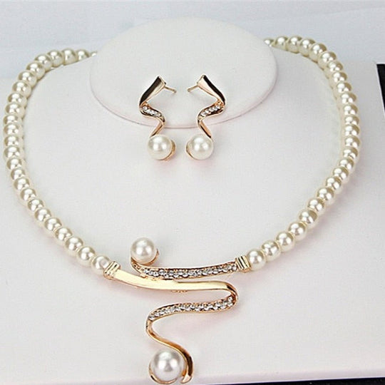 Elegantes Damen Schmuckset mit Perlen