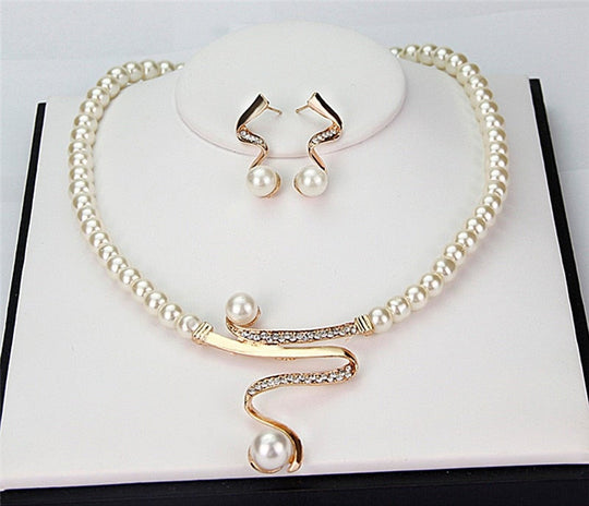 Elegantes Damen Schmuckset mit Perlen