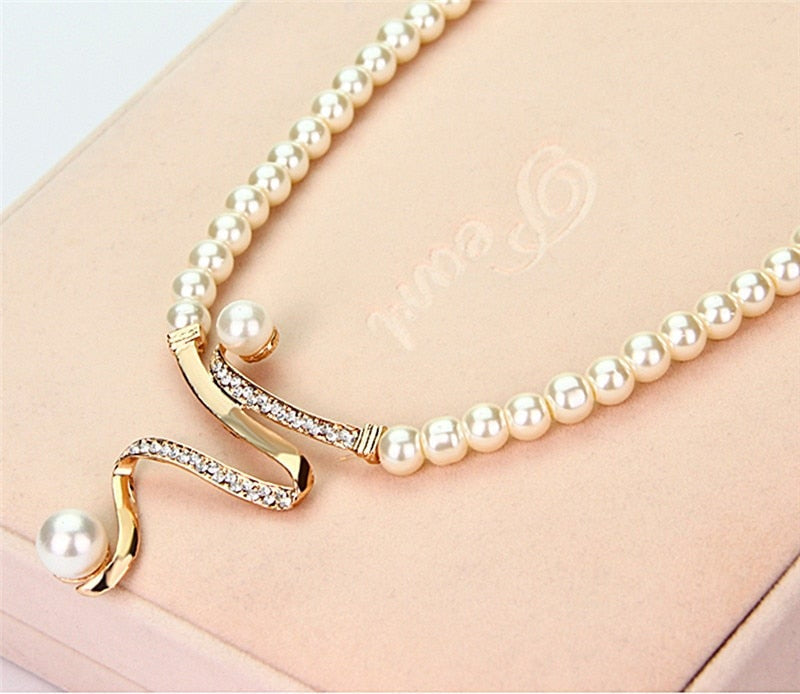 Elegantes Damen Schmuckset mit Perlen