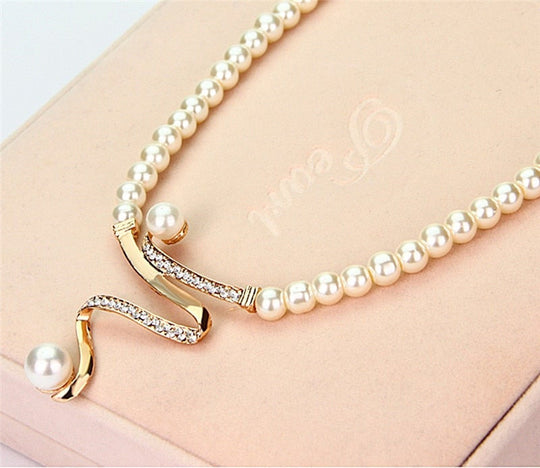 Elegantes Damen Schmuckset mit Perlen