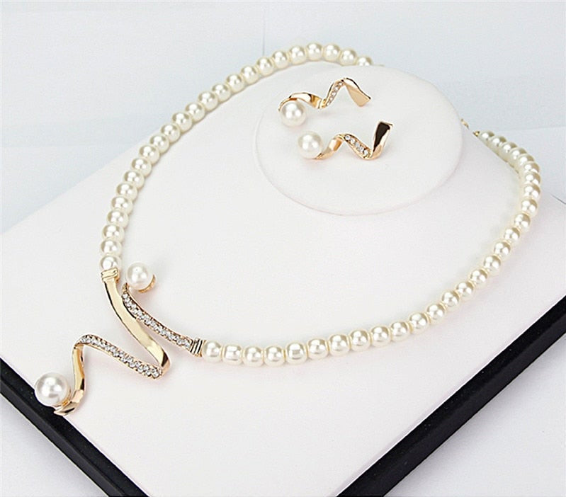 Elegantes Damen Schmuckset mit Perlen